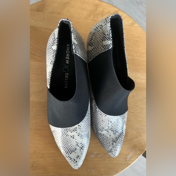Andrew Geller women's Vienna kitten Heel Booties  Snakeskin Size 7.5 Slip-On - Picture 5 of 8